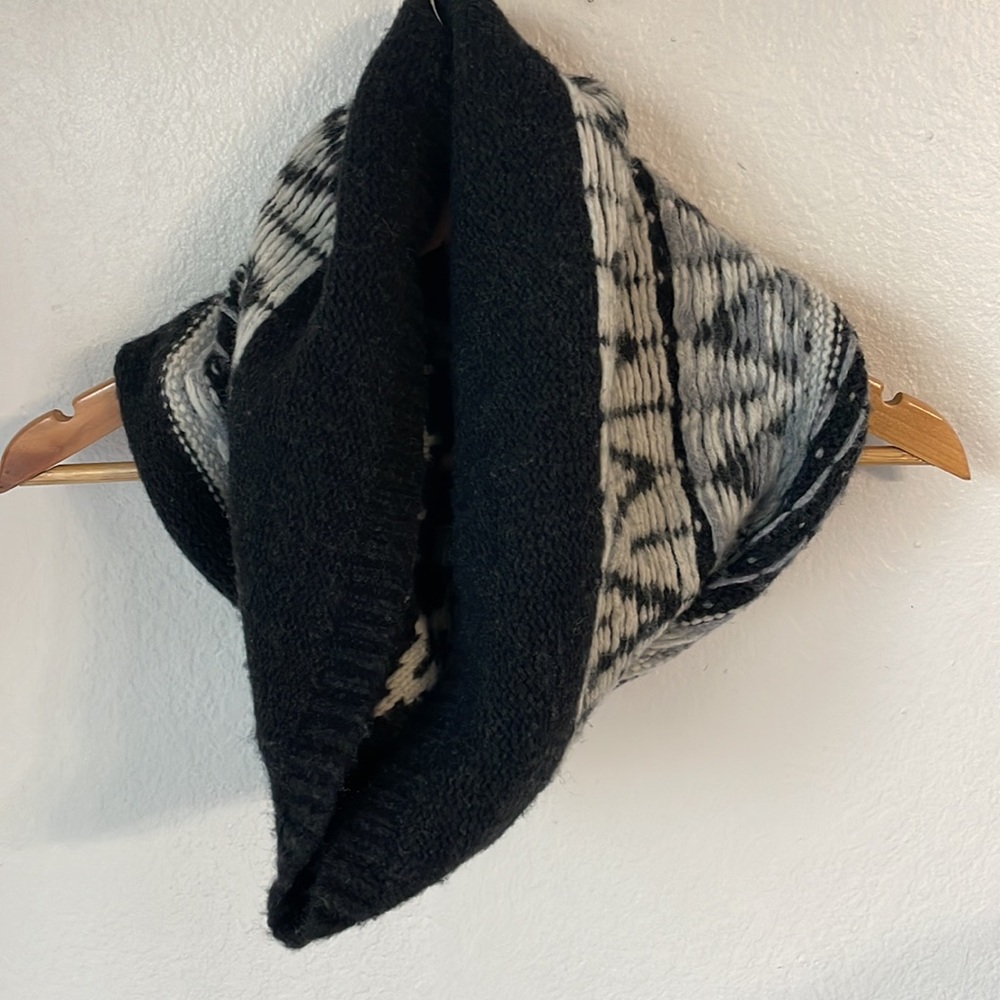 Gap Heavy Knit Infinity Scarf